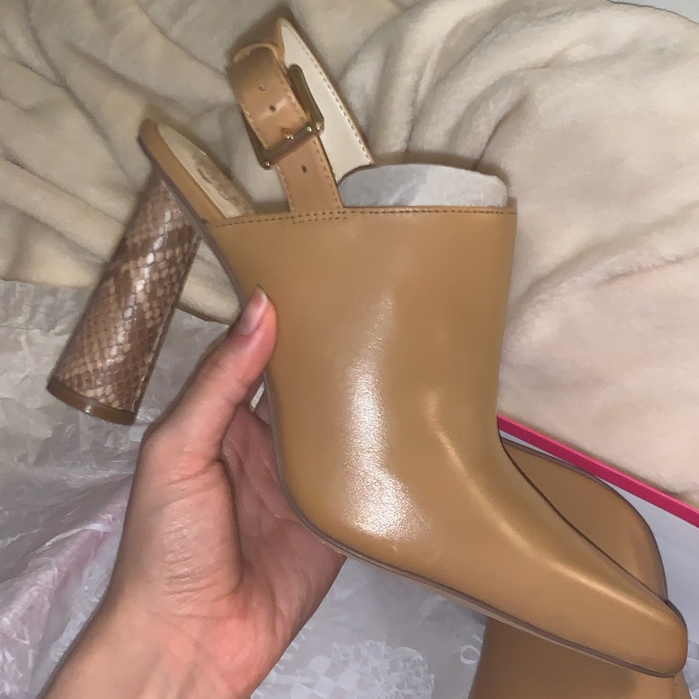 Vince Camuto VC-KORLIN mule heels- camel
